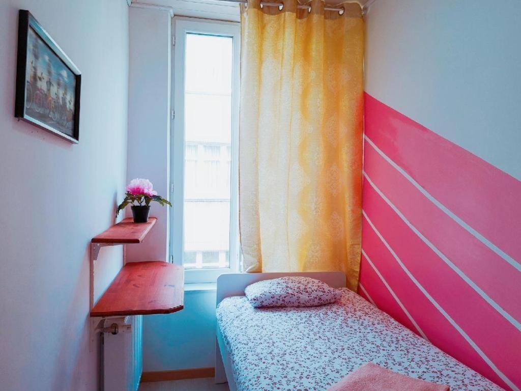 Cozy Rooms With Share The Bathroom And Kitchen Brussel Bagian luar foto